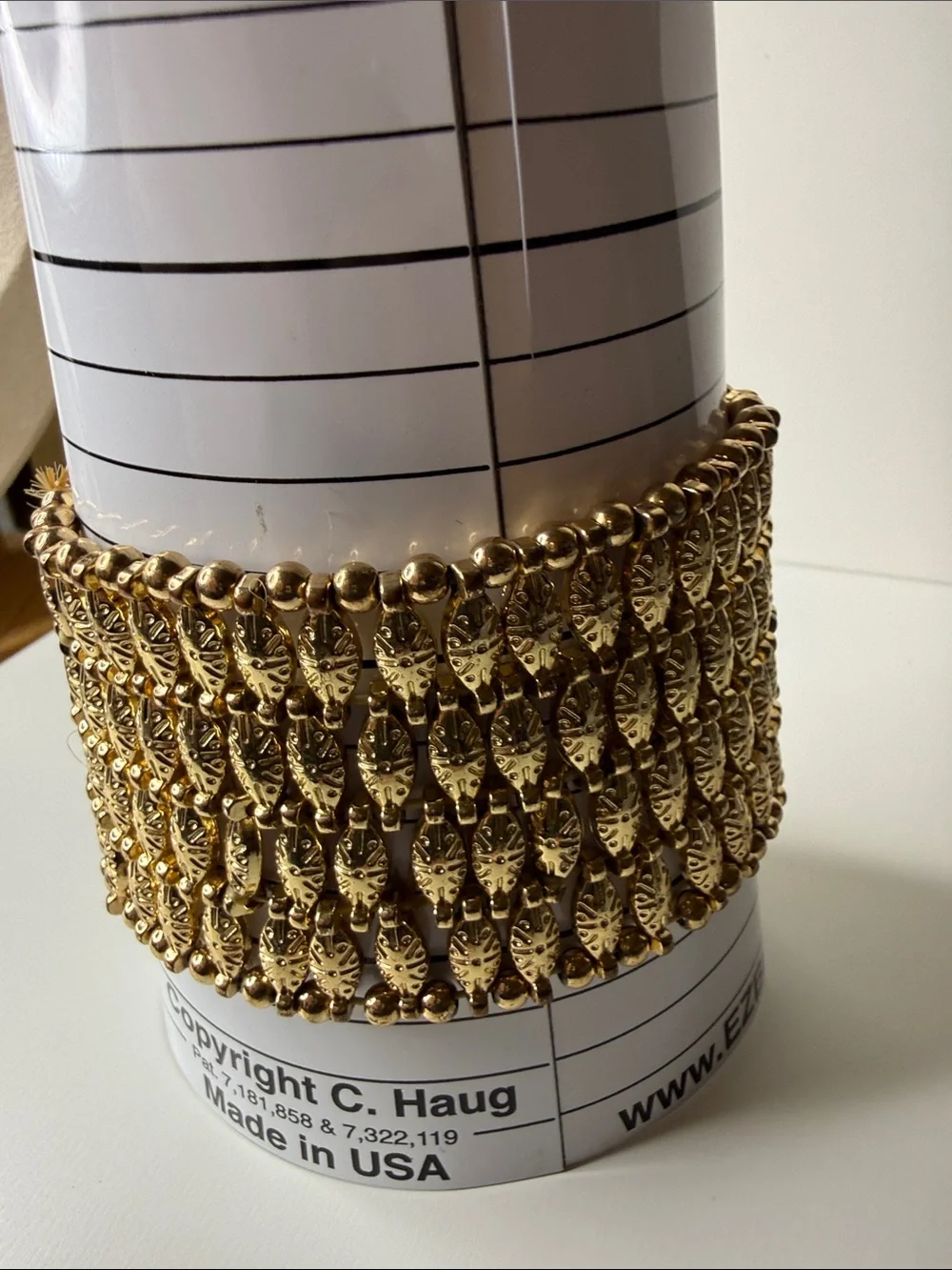 Stunning vintage Gold tone Stretch Cuff Bracelet statement cleopatra style